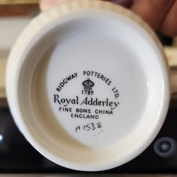 👉*VINTAGE* ROYAL ADDERLEY RED FLORAL W/ BRANCHES PORCELAIN CUP & SAUCER SET - Picture 2 of 2